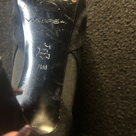 Black Suade Heels size 7 1/2 - Picture 4 of 8